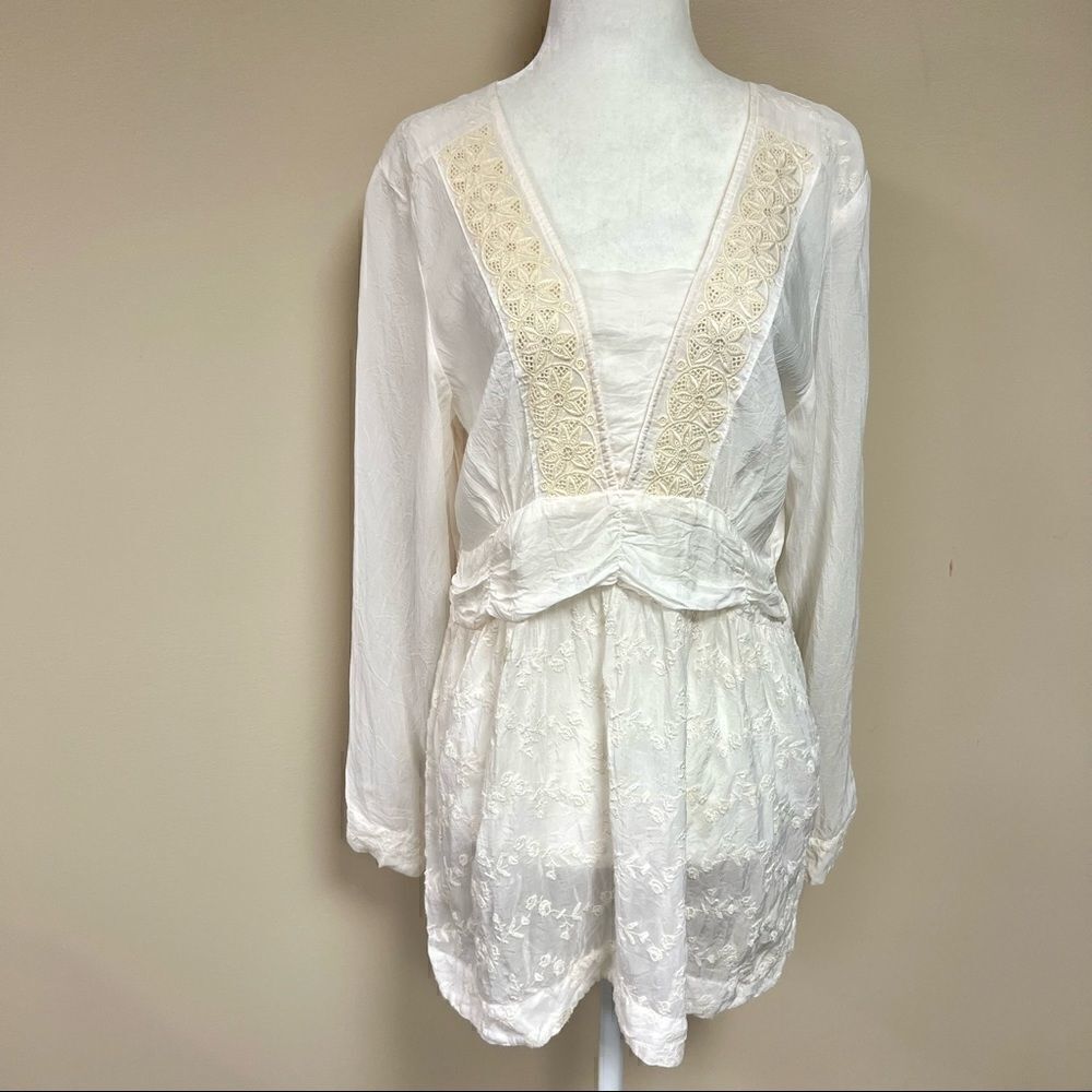 J Jill peasant romantic embroidered top. Size Med